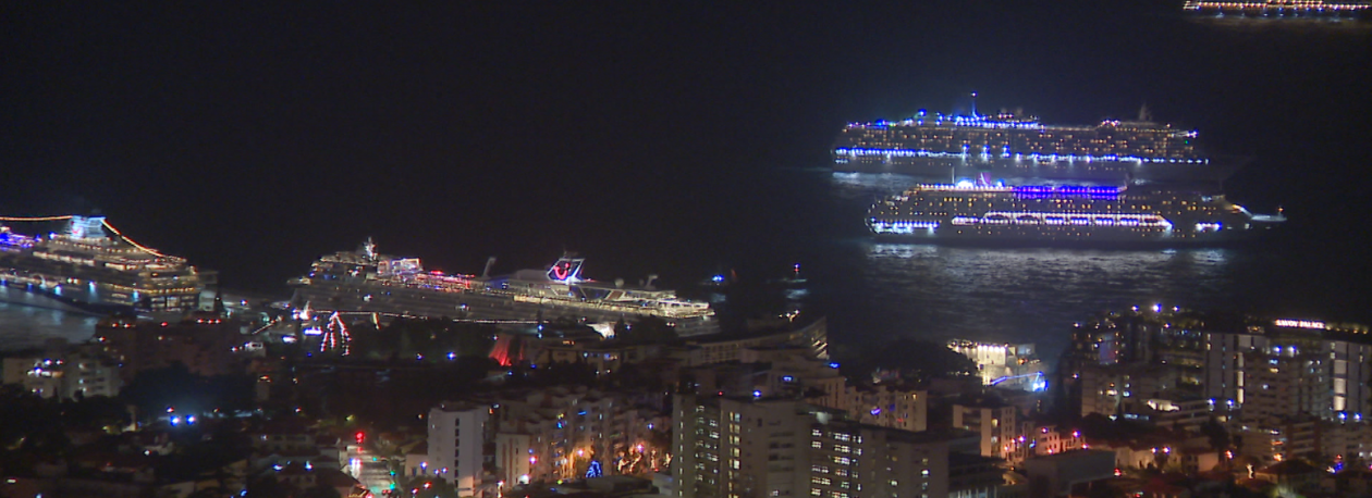 Imagem de Porto do Funchal com dezena de navios (vídeo)