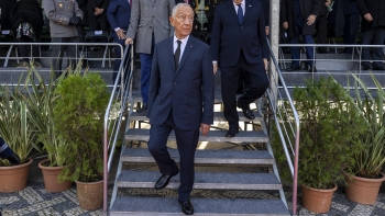 Imagem de Marcelo Rebelo de Sousa vai ser operado a hérnia encarcerada