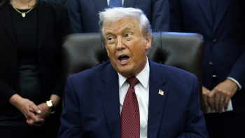 Imagem de Trump diz que vai divulgar vídeo do ataque a lancha nas Caraíbas (vídeo)