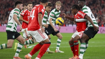 Imagem de Benfica e Sporting empatam a uma bola no Estádio da Luz