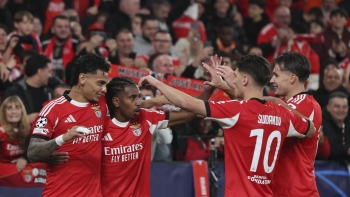 Imagem de Benfica vence Nápoles e continua na corrida ao apuramento na Liga dos Campeões