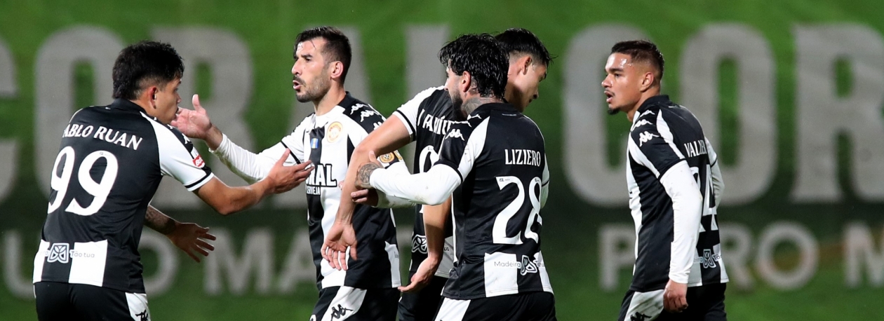 Imagem de Nacional vence por 3-1 com Kaique a vestir a capa de super-herói