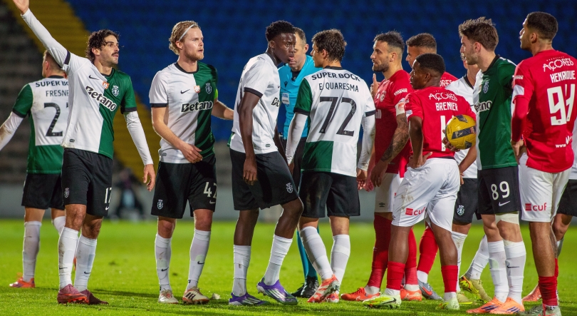 Imagem de Sporting nos ‘quartos’ após afastar Santa Clara no prolongamento