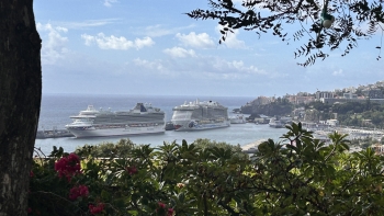 Imagem de Quatro navios de cruzeiro no Funchal