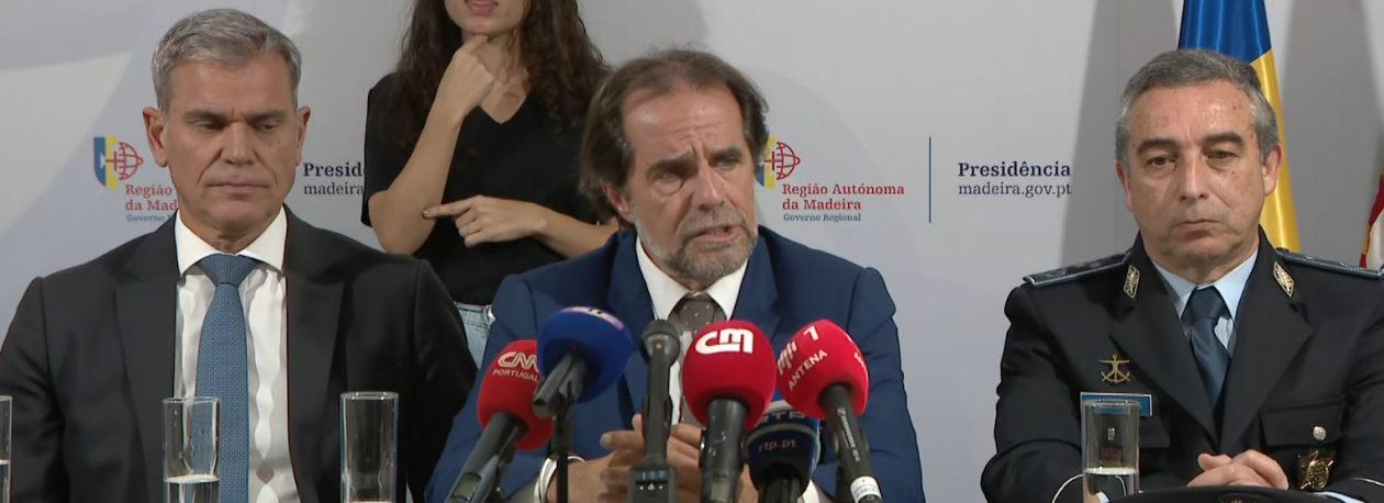 Imagem de Espetáculo Pirotécnico mantém-se à meia-noite (vídeo)