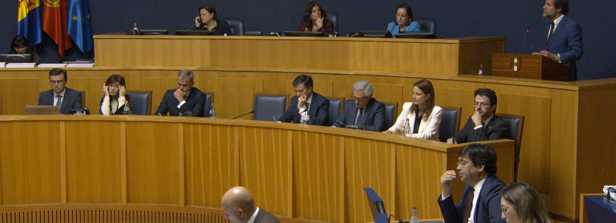 Imagem de Habitação, golfe e impostos em discussão no debate do orçamento (áudio)