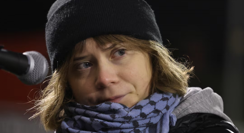 Imagem de Greta Thunberg detida em Londres em protesto de apoio à Palestine Action