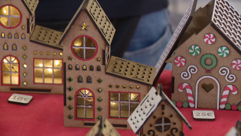 Imagem de ‘Natal na Praça’ acolheu artesãos (vídeo)