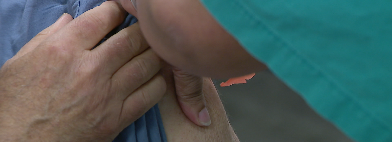 Imagem de 51% da população com 65 ou mais anos já foi vacinada (vídeo)