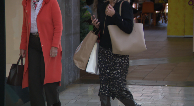 Imagem de Houve quem nem esperasse 24 horas para trocar presentes (vídeo)