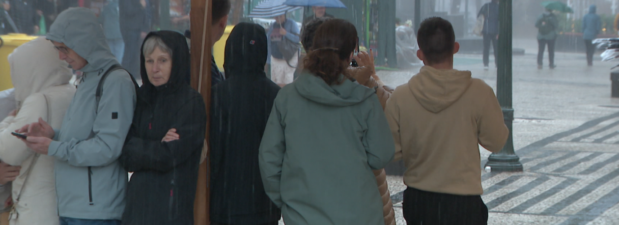 Imagem de Chuva foi uma presença constante na última tarde de 2025 (vídeo)