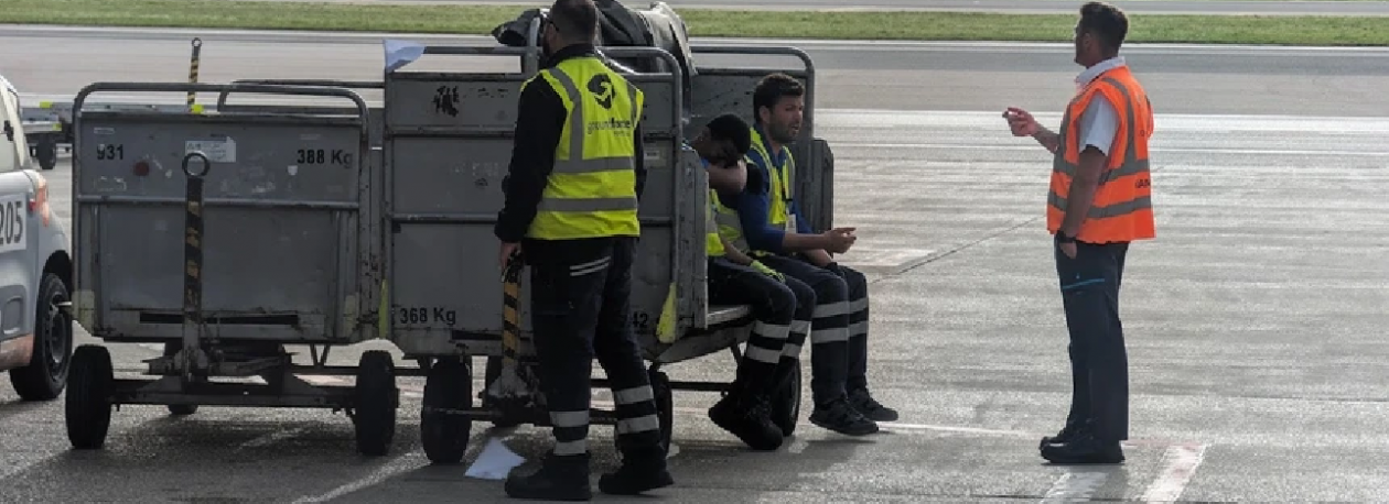 Imagem de Trabalhadores da Menzies em greve na passagem do ano