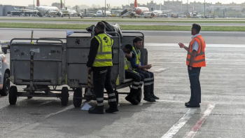 Imagem de Trabalhadores da Menzies em greve na passagem do ano