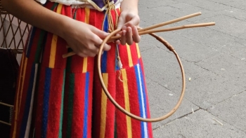 Imagem de Jogo dos arquinhos e preparação da carne de vinho e alhos na Placa (vídeo)