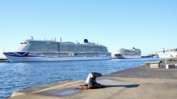 Imagem de Porto do Funchal com movimento de 15 mil pessoas