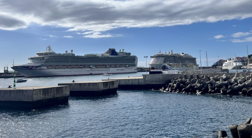 Imagem de Porto do Funchal com movimento de 17 mil pessoas