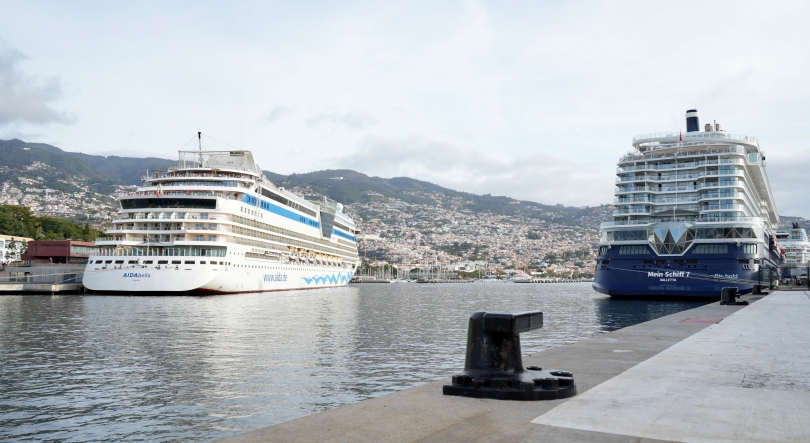 Imagem de Três navios de cruzeiro no Porto do Funchal
