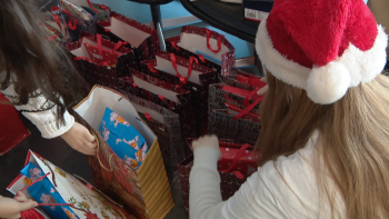 Imagem de Estudantes de medicina entregam prendas nos hospitais da Região (vídeo)