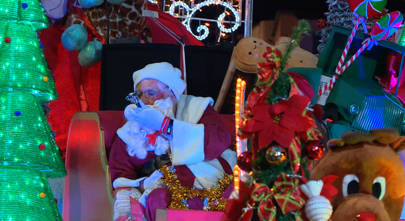 Imagem de Desfile recebeu o Pai Natal em Câmara de Lobos (vídeo)