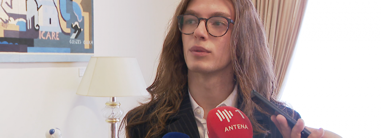 Imagem de Dezasseis estudantes receberam uma bolsa de mérito do Governo Regional (vídeo)