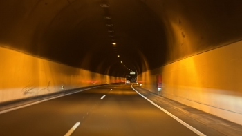 Imagem de Despiste no túnel da Fundoa resulta em dois feridos