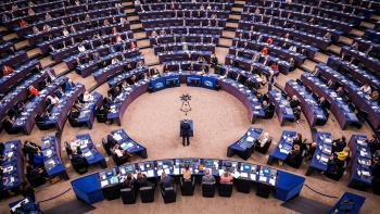 Imagem de Eurodeputados do PPE sancionados por não votarem contra moção de censura à Comissão Europeia