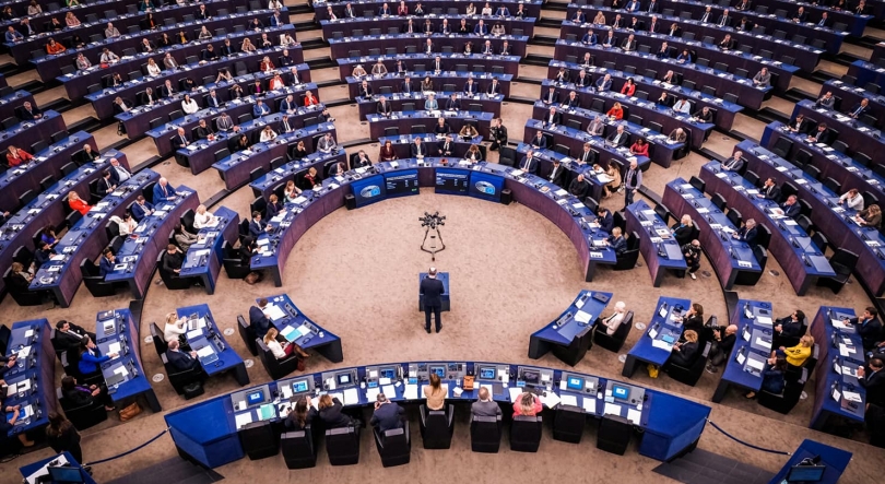 Imagem de Eurodeputados do PPE sancionados por não votarem contra moção de censura à Comissão Europeia