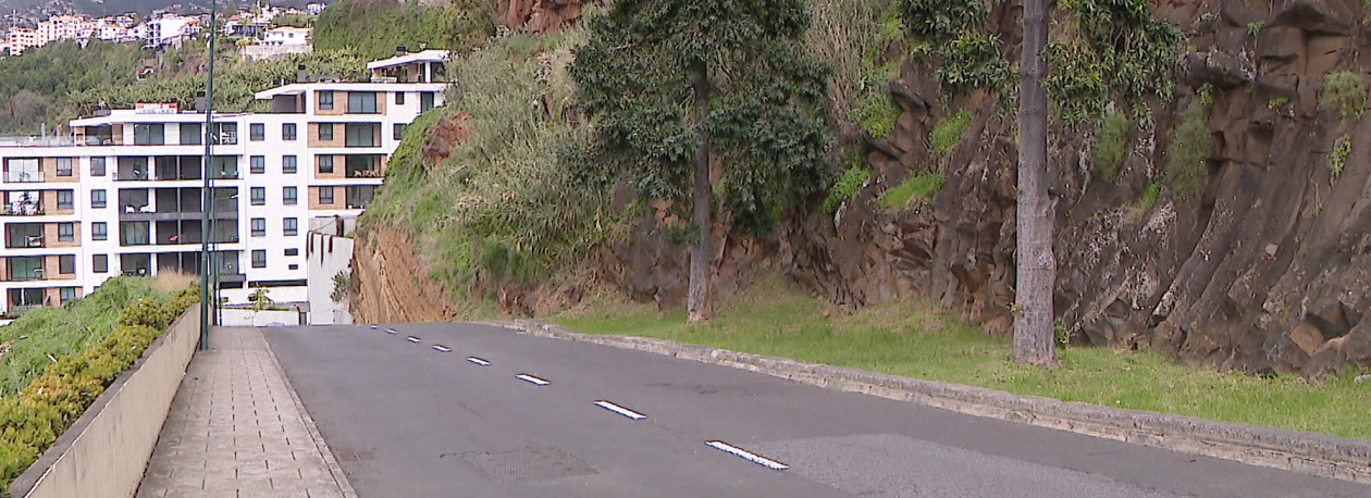 Imagem de Concurso público para a consolidação de uma escarpa (vídeo)