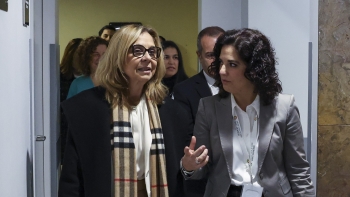 Imagem de Ministra da Saúde vai continuar no Governo