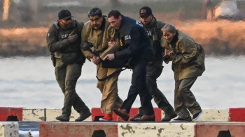 Imagem de Maduro e mulher transferidos para Tribunal de Nova Iorque (vídeo)