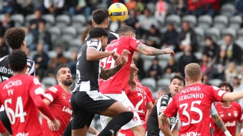 Imagem de CD Nacional e Santa Clara empatam em duelo de insulares