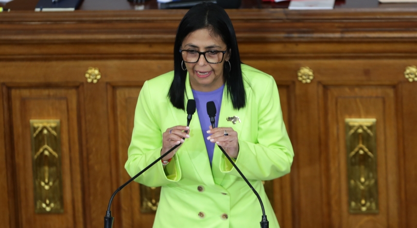 Imagem de Presidente interina da Venezuela afasta aliado de Maduro do Governo