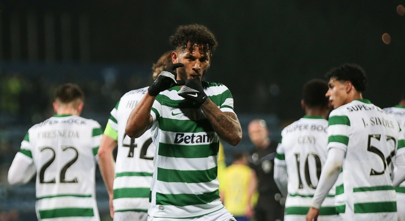 Imagem de Suárez salva o Sporting no último lance