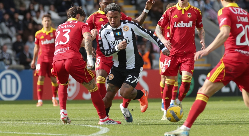 Imagem de Nacional aplica goleada ao Rio Ave na Choupana