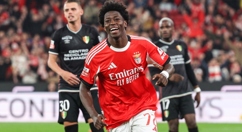 Imagem de Benfica goleia Estrela com uma estreia de sonho do jovem Anísio Cabral