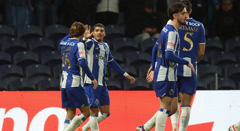 Imagem de FC Porto vence Gil Vicente e soma 11.º triunfo seguido