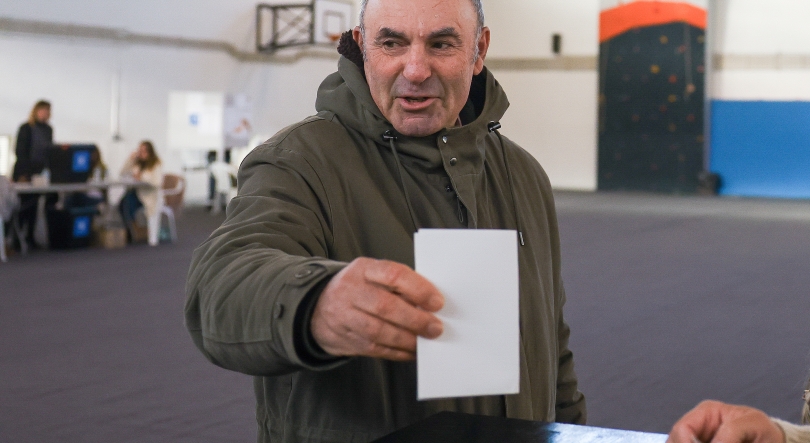 Imagem de Humberto Correia finaliza autobiografia enquanto se apuram resultados