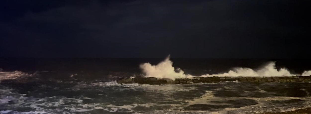 Imagem de Capitania do Funchal prolongou avisos de agitação e vento fortes