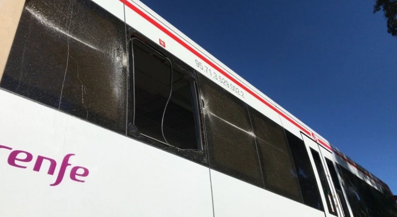 Imagem de Comboio colide com grua em Espanha e faz três feridos