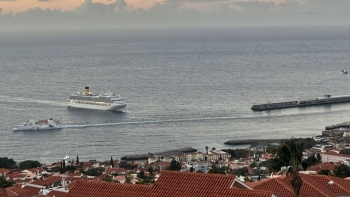 Imagem de Costa Fortuna de visita ao Funchal