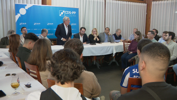 Imagem de CDS-PP dá liberdade de voto aos militantes entre Ventura e Seguro (vídeo)