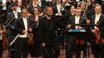 Imagem de Centenas assistiram ao espetáculo de Ano Novo no Teatro Baltazar Dias (vídeo)