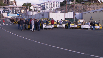 Imagem de Taxista em protesto contra o que dizem ser concorrência desleal (vídeo)