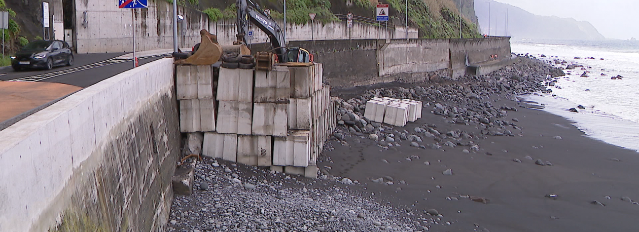Imagem de Obras na frente mar de São Vicente estão a gerar controvérsia (vídeo)