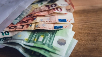 Imagem de Euro volta a subir e aproxima-se dos 1,18 dólares