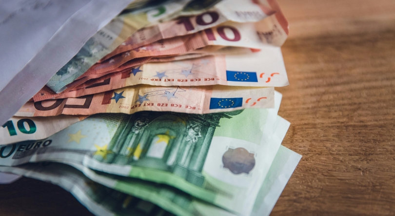 Imagem de Euro volta a subir e aproxima-se dos 1,18 dólares