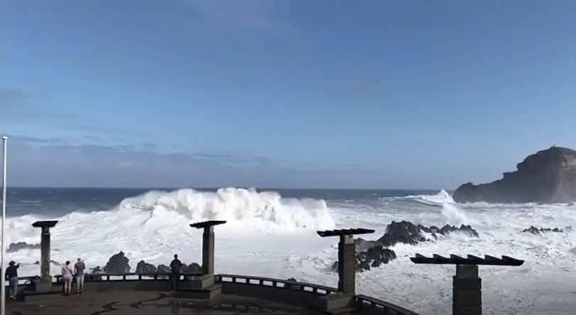 Imagem de Ondas gigantes no Porto Moniz (vídeo)