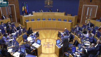 Imagem de Sessão plenária interrompida por troca de palavras entre Élvio Sousa e Carlos Teles (áudio)