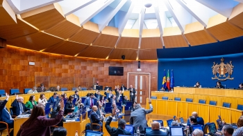 Imagem de Parlamento regional aprova proposta para anular mudanças no subsídio de mobilidade