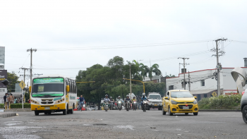 Imagem de Venezuelanos cruzam a fronteira para a Colômbia (vídeo)